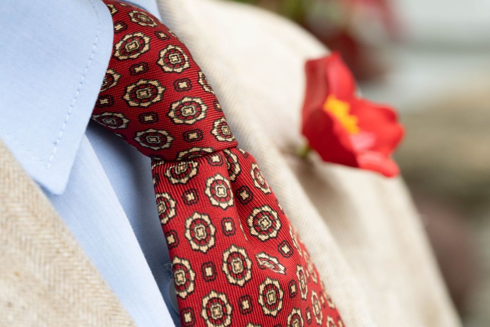 Madder Print Silk Tie in Red with Buff Micropattern Medium Size - Fort Belvedere