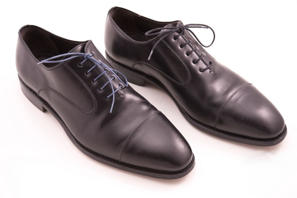 Black Captoe Oxford with Blue grey dress shoelaces by Fort Belvedere