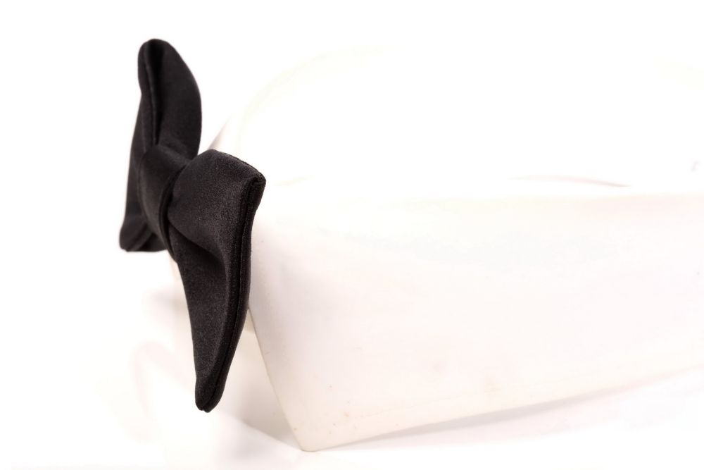 Small Single End Bow Tie in Black Silk Satin on Collar - Fort Belvedere