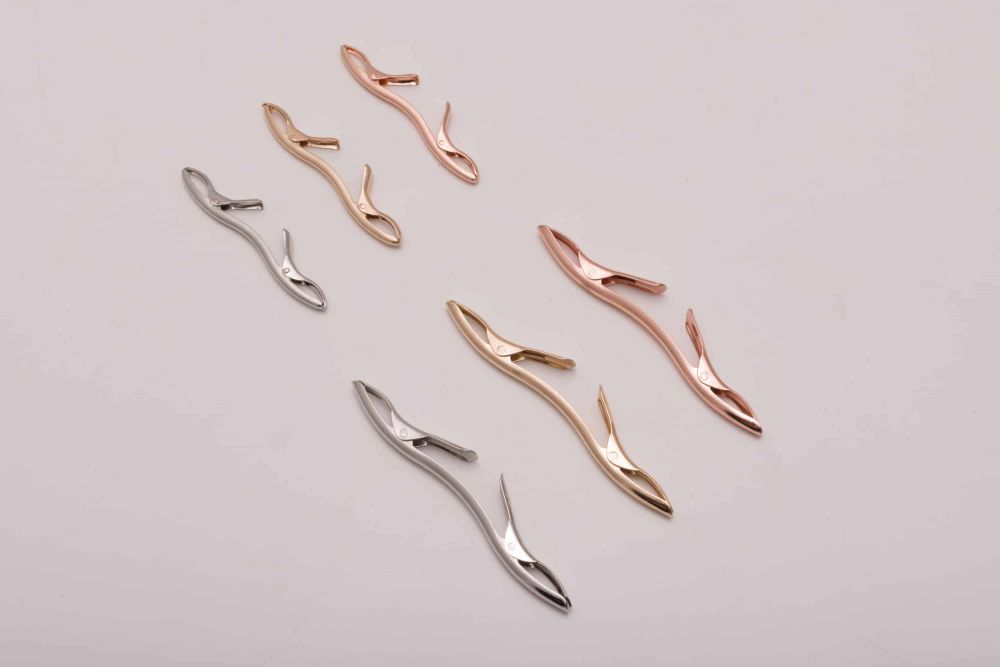 Classic vs Large Brass Collar Clip in Platinum Silver, Yellow Gold, Rose Gold by Fort Belvedere