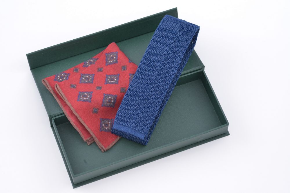 Knit Tie in Prussion Blue Cri de la Soie Silk & Pocket Square in Wool Combination - Fort Blevedere