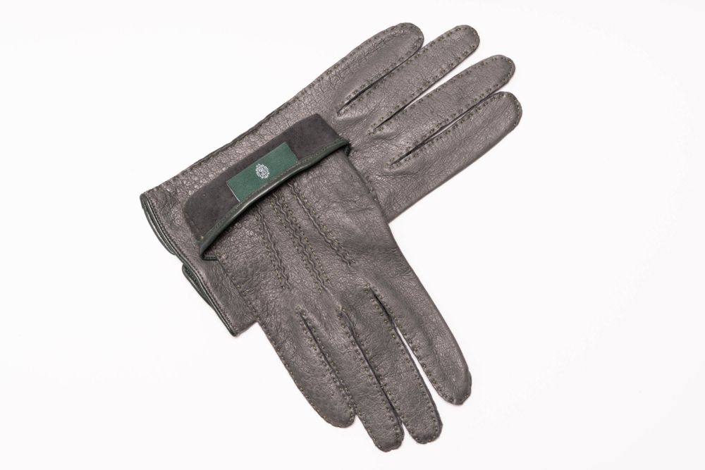 Peccary Gloves Unlined in Grey with Button - Fort Belvedere
