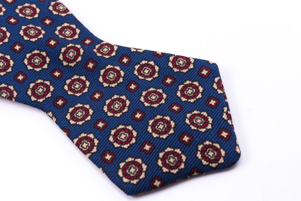 Pointed Ends Ancient Madder Silk Bow Tie in Blue with Buff & Red Micropattern - Fort Belvedere