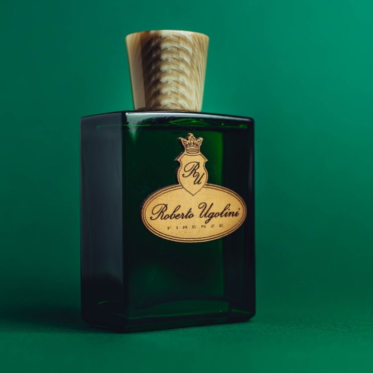 Roberto Ugolini Loafer fragrance Flacon on green background