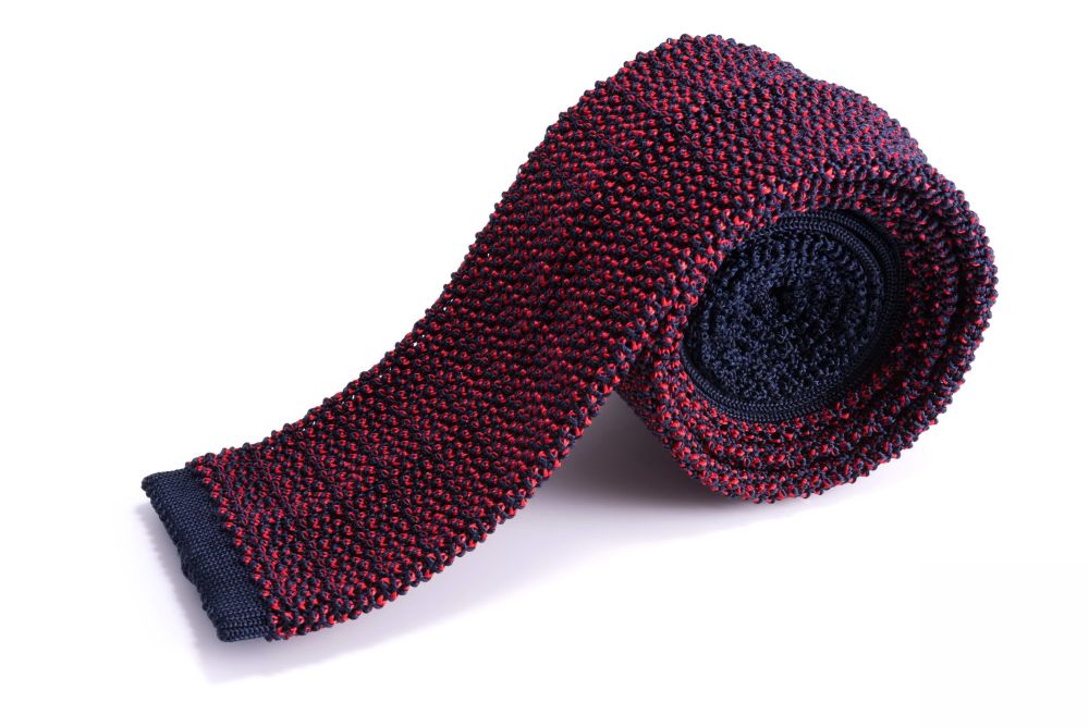 Two-Tone Knit Tie in Red and Navy Blue Changeant Silk - Fort Belvedere