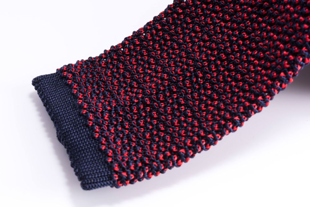 Two-Tone Knit Tie in Red & Navy Blue Changeant Silk - Fort Belvedere Detail
