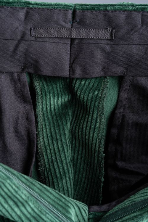 3 inches of fabric reserve in the waist and an inside loop that allows you to conveniently hang your Stancliffe trousers