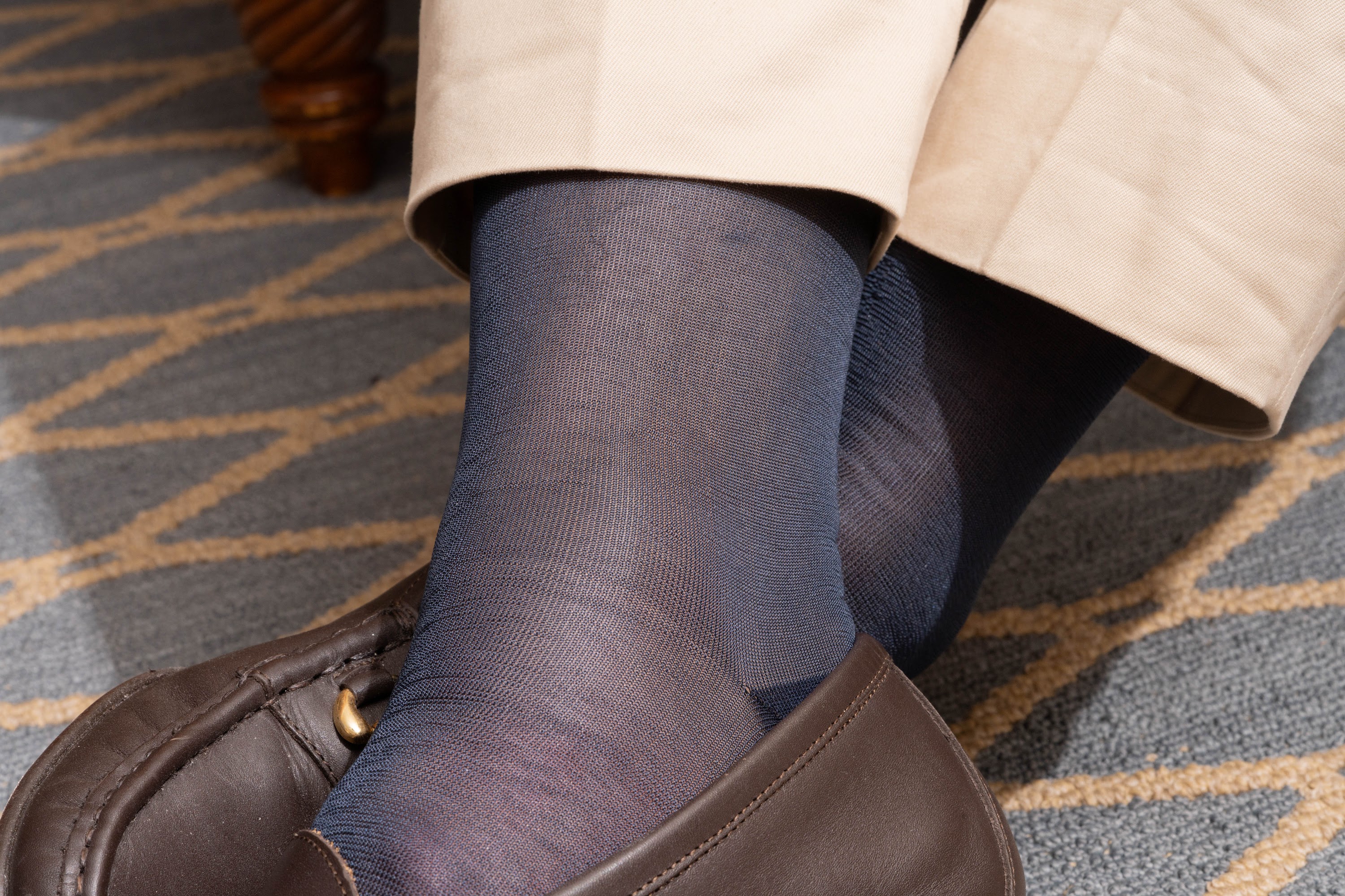 Men's elegant business socks made of pure silk navy-blue