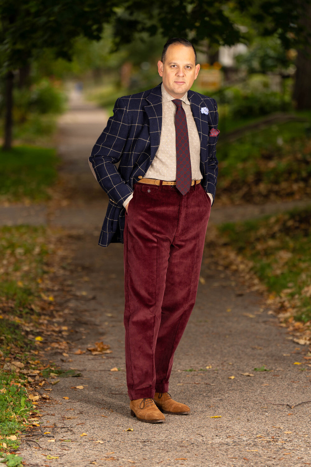 https://shop.gentlemansgazette.com/media/wysiwyg/Raphael_wearing_the_maroon_corduroy_trousers.jpg