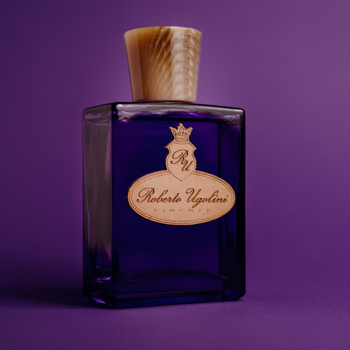 Roberto Ugolini Marzocco fragrance Flacon on purple background