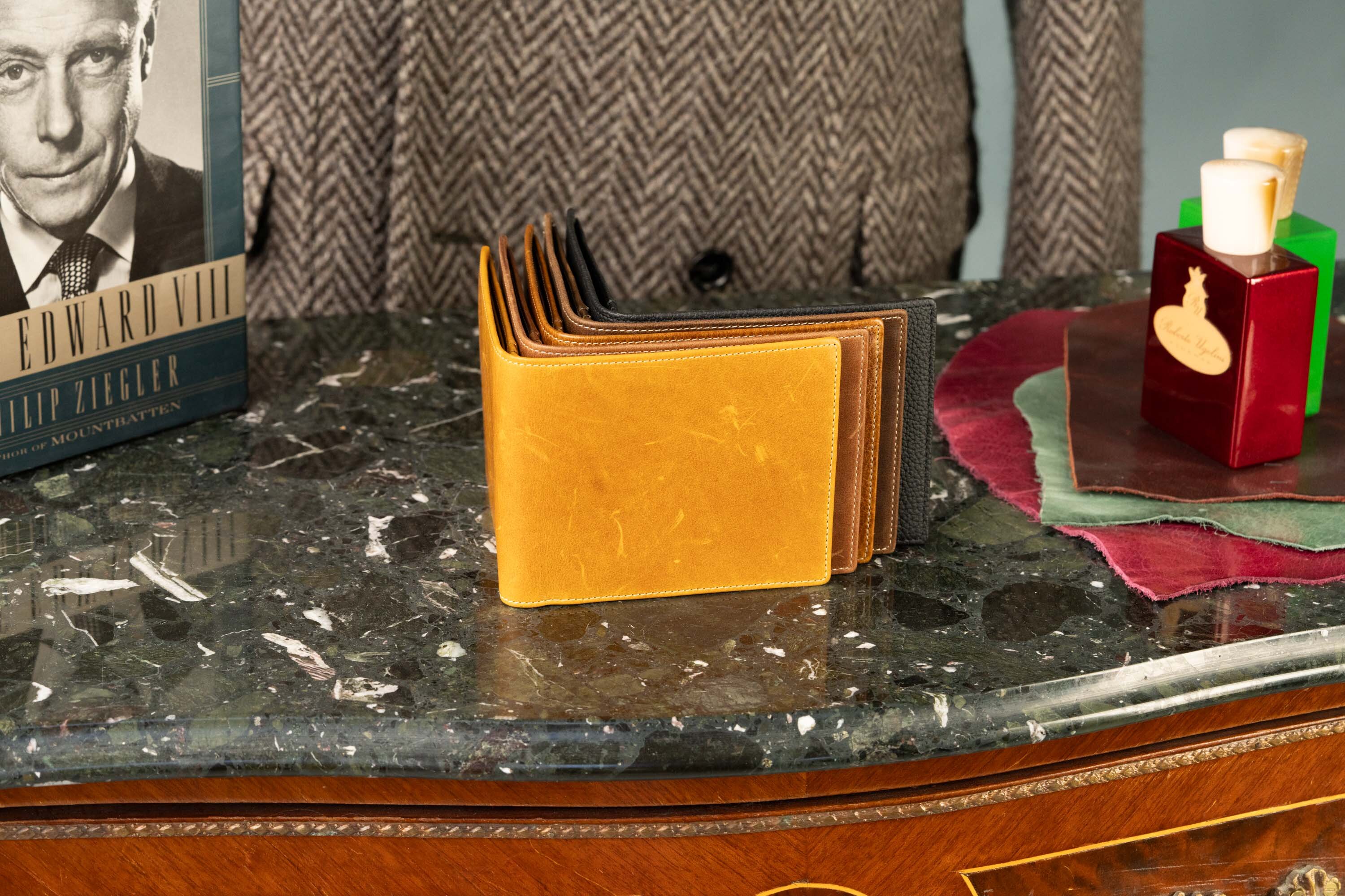 Vintage Gold Tan in Full-Grain Americana Leather and Roberto Ugolini Fragrances